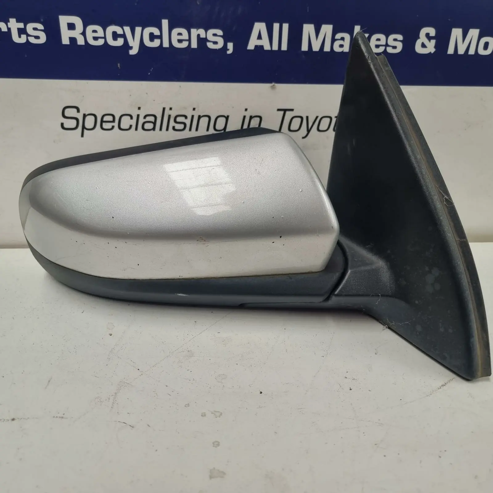 Vz commodore side mirror replacement sales