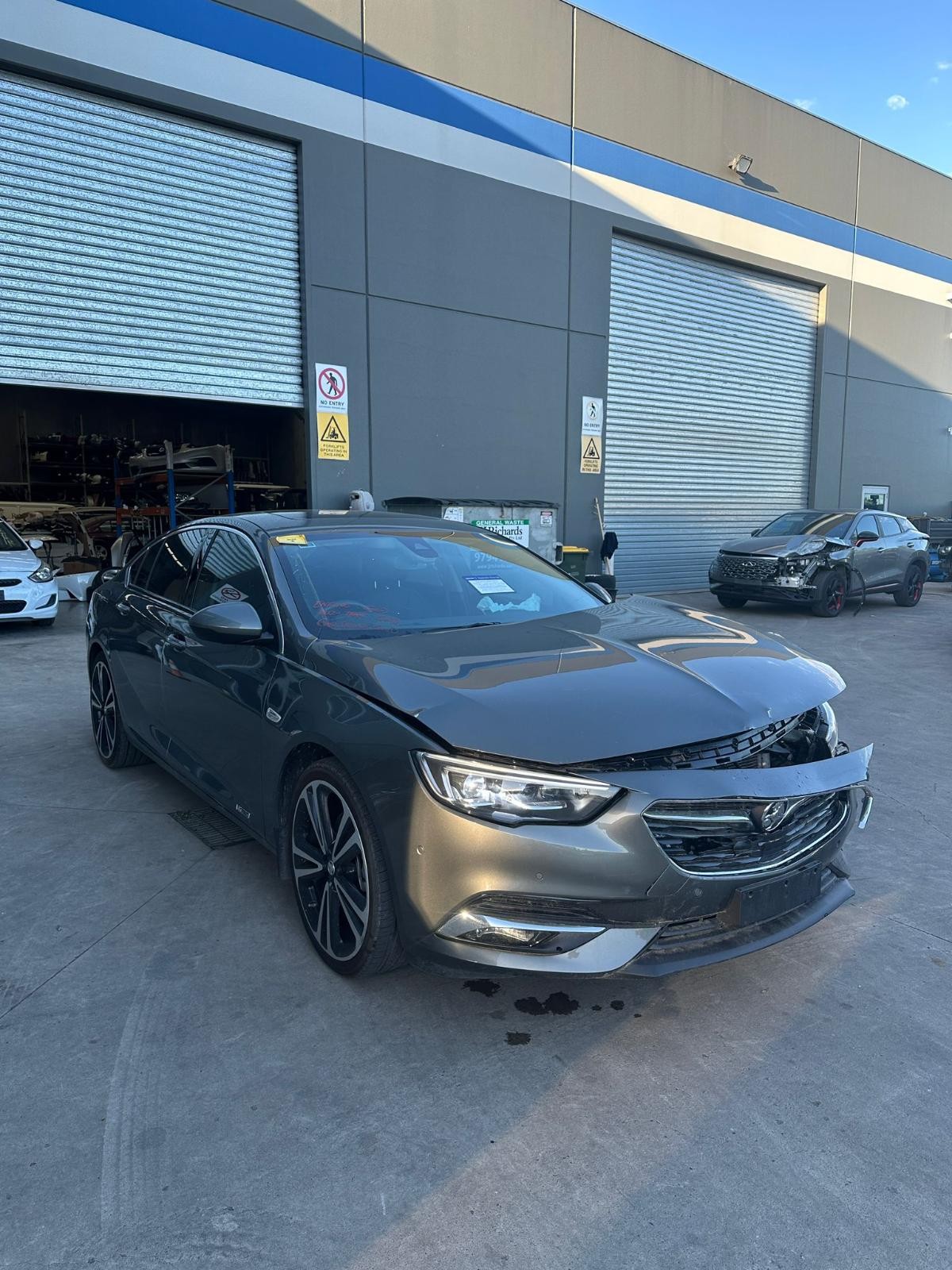 HOLDEN COMMODORE ZB 10/2017-12/2020 HIGH LEVEL STOPLIGHT - Image 3