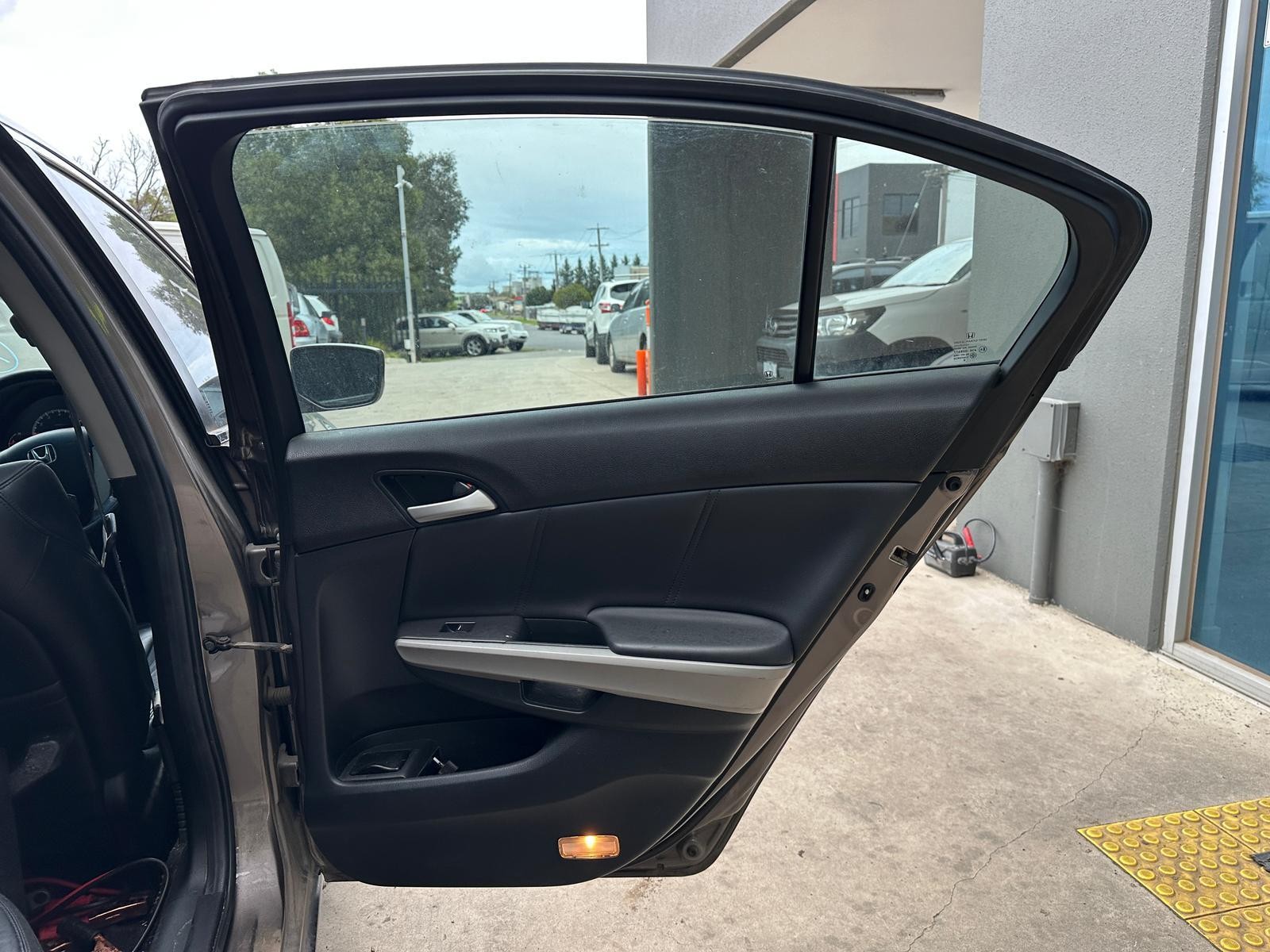 HONDA ACCORD 8TH GEN 02/2008-05/2013 RIGHT REAR DOOR TRIM LEATHER BLACK VTi-L