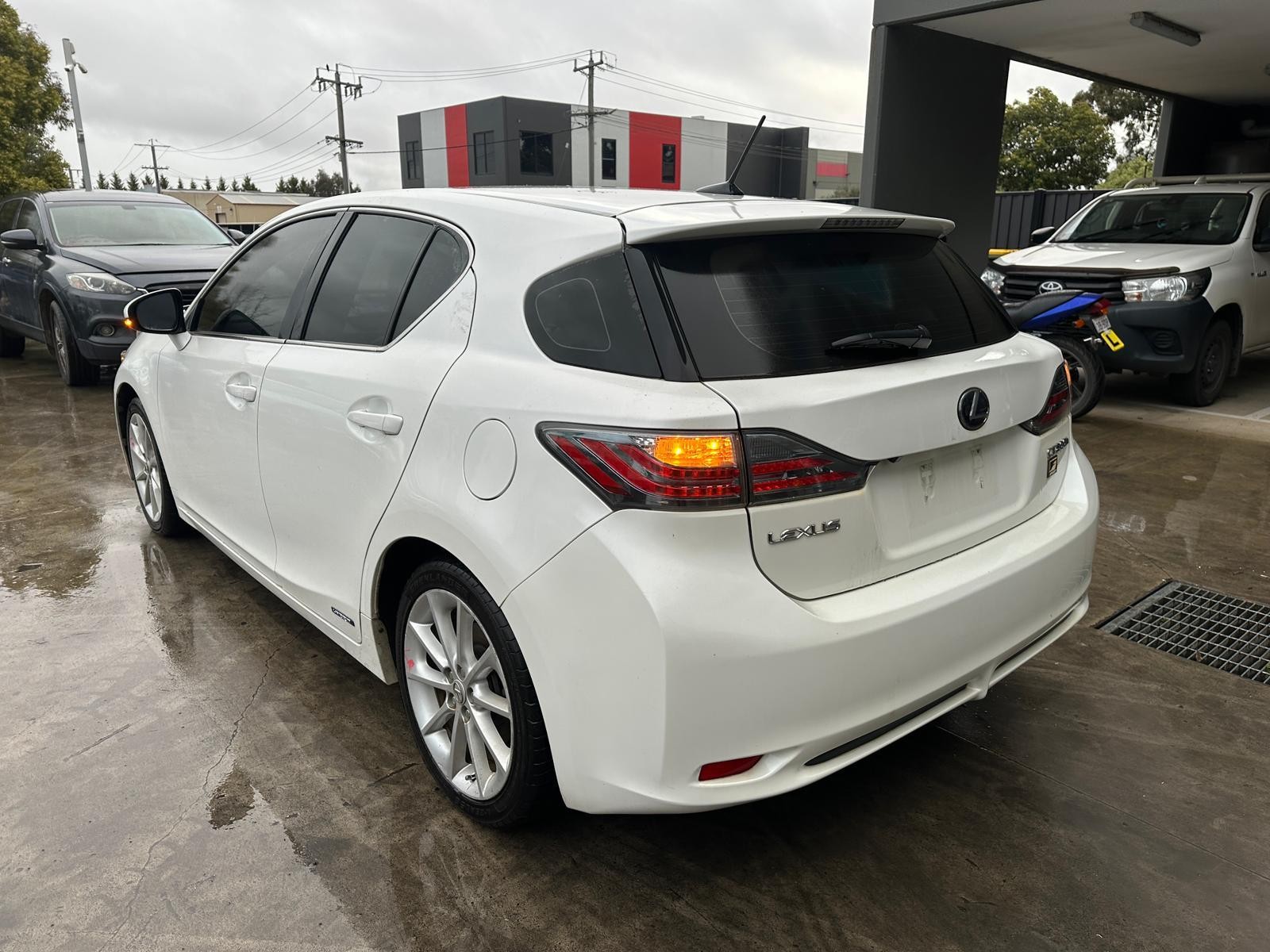 LEXUS CT200 ZWA10 03/2011-10/2022 LEFT FRONT DOOR WINDOW - Image 4