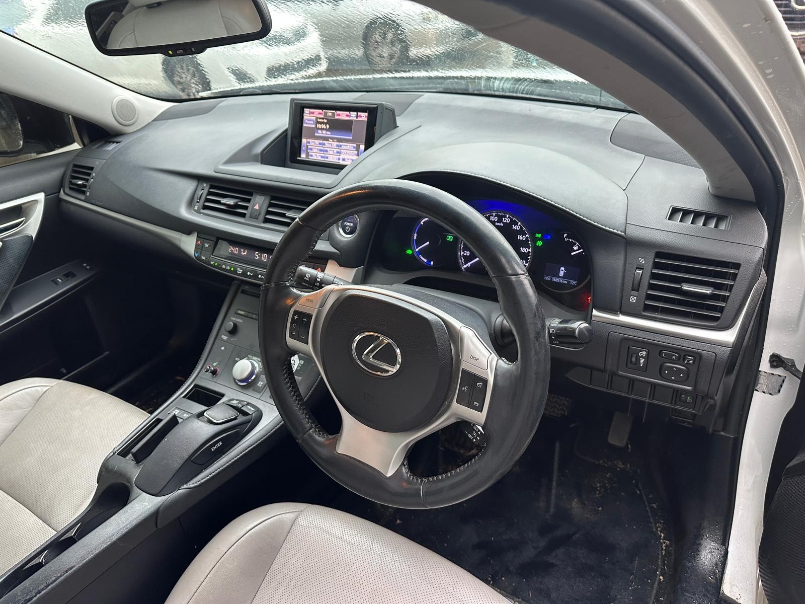 LEXUS CT200 ZWA10 03/2011-10/2022 LEFT FRONT DOOR WINDOW - Image 6