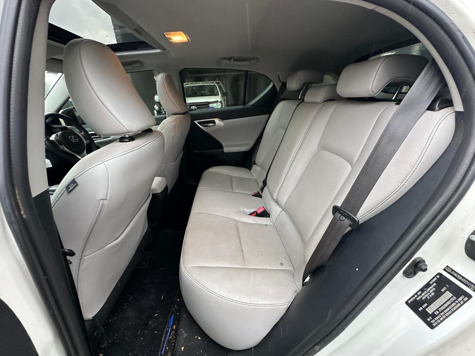 LEXUS CT200 ZWA10 03/2011-10/2022 LEFT FRONT DOOR WINDOW - Image 8