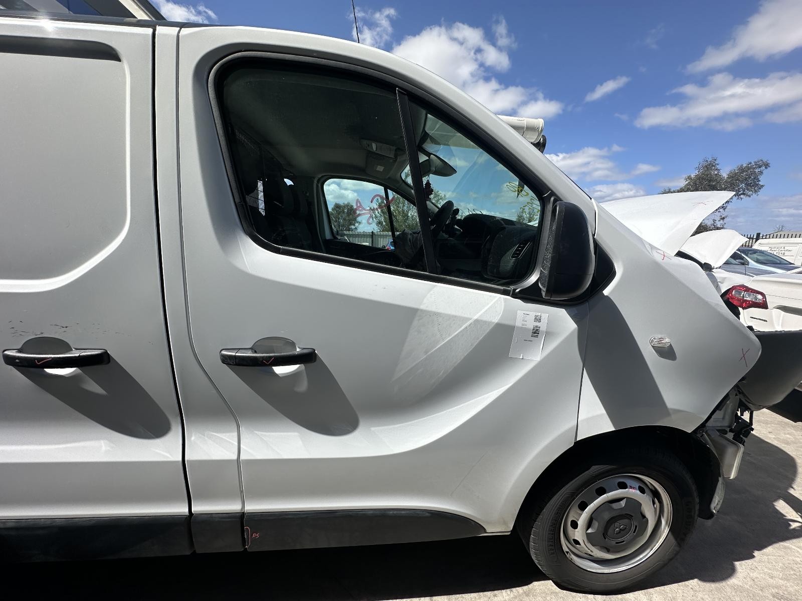 MITSUBISHI EXPRESS SN 03/2020-12/2022 RIGHT FRONT DOOR WINDOW