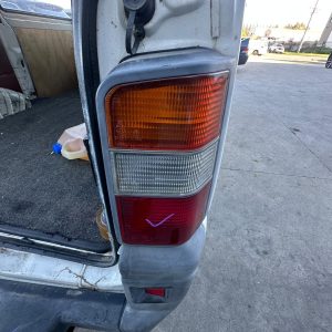 MITSUBISHI L300 SJ-SK 09/1994-12/2013 RIGHT TAILLIGHT BLACK SURROUND MB527318