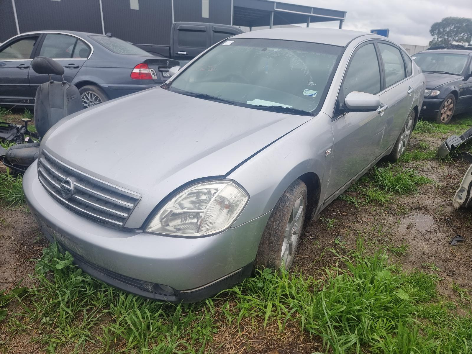 NISSAN MAXIMA J31 02/2002-05/2009 FUEL DOOR / FILLER - Image 3