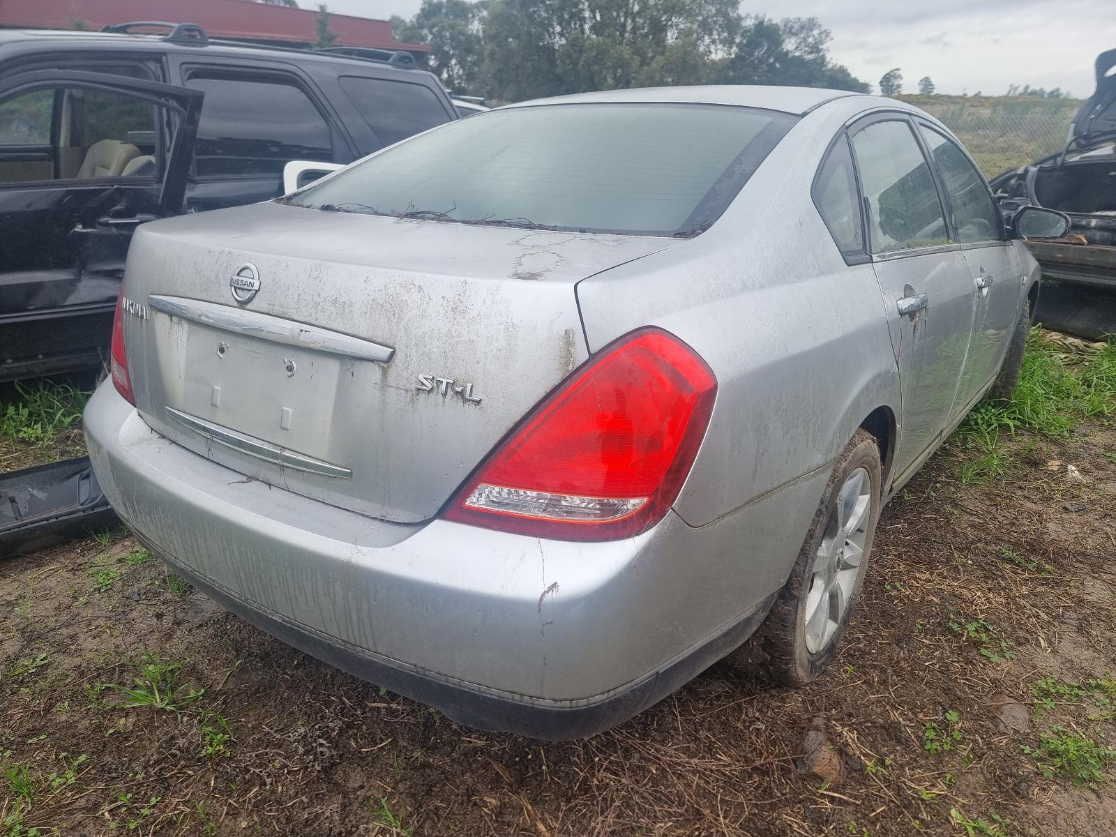 NISSAN MAXIMA J31 02/2002-05/2009 FUEL DOOR / FILLER - Image 5