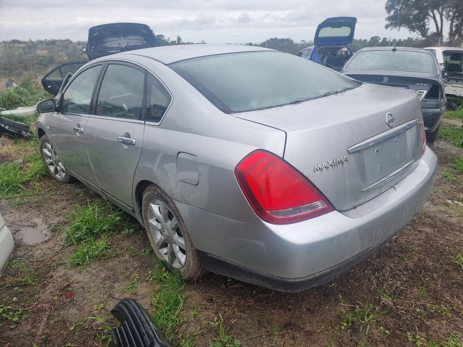 NISSAN MAXIMA J31 02/2002-05/2009 FUEL DOOR / FILLER - Image 6