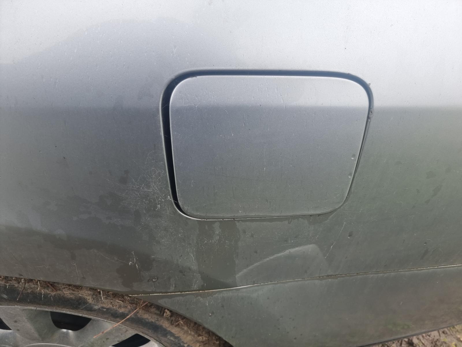 NISSAN MAXIMA J31 02/2002-05/2009 FUEL DOOR / FILLER