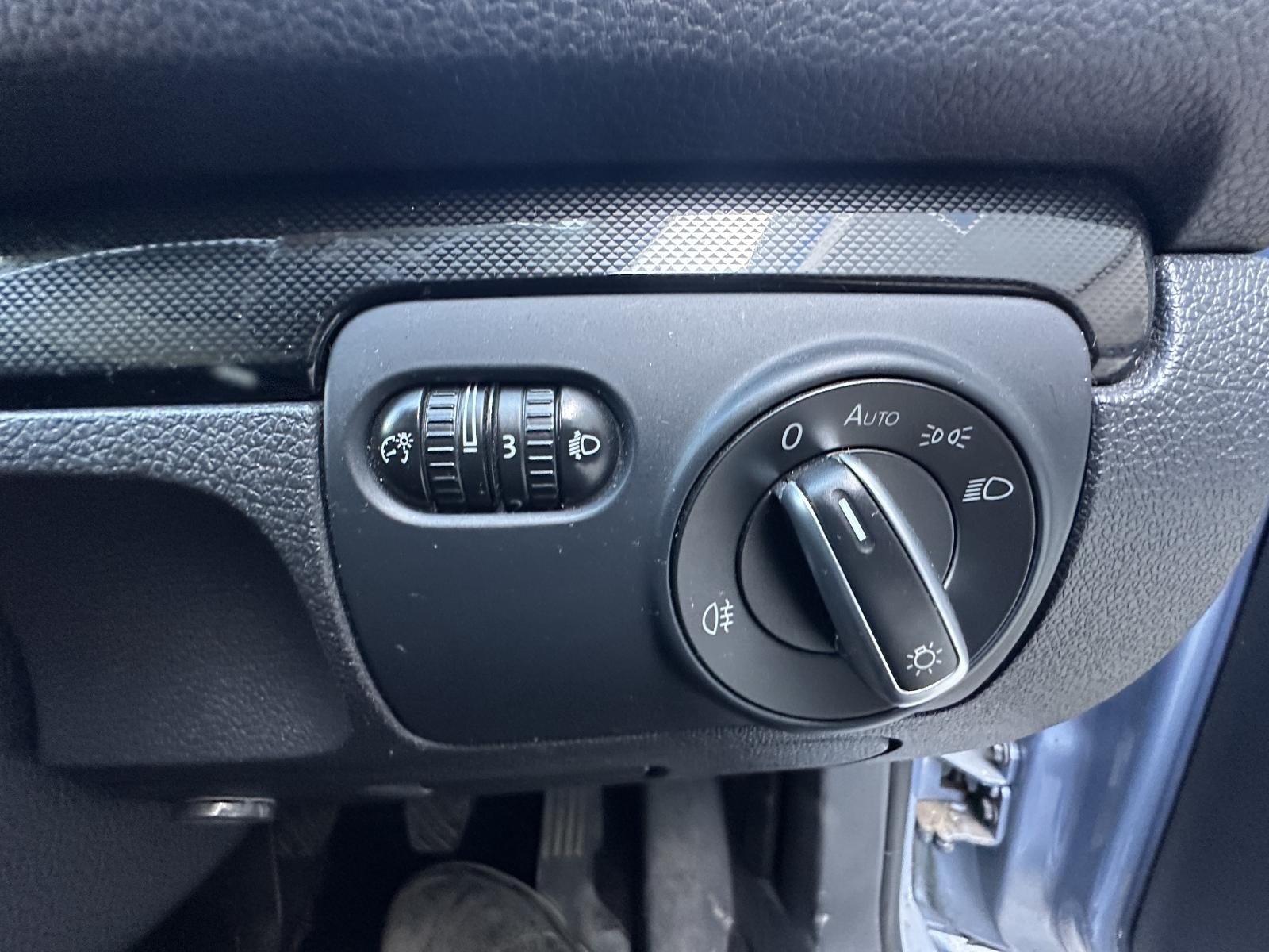 VOLKSWAGEN GOLF GEN 6 10/2008-05/2010 HEADLAMP SWITCH BLACK/CHROME