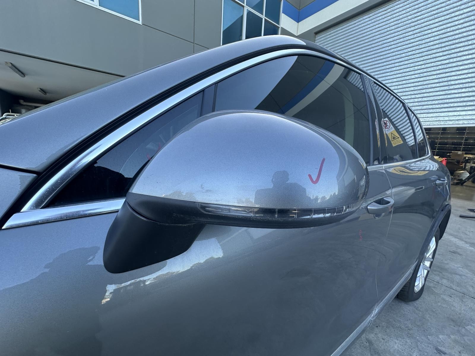VOLKSWAGEN TOUAREG 7P 09/2014-04/2018 LEFT DOOR MIRROR NON MEMORY 7P6857507BT