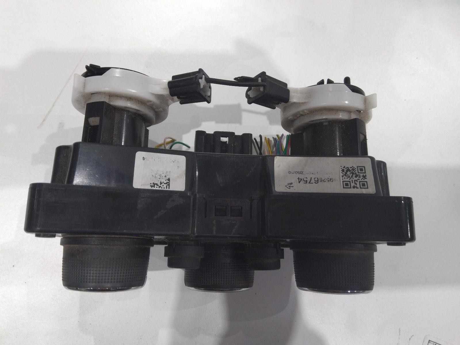 HOLDEN BARINA TM 09/2011-12/2018 HEATER/AC CONTROLS HEATED SEATS TYPE 95332696 - Image 3