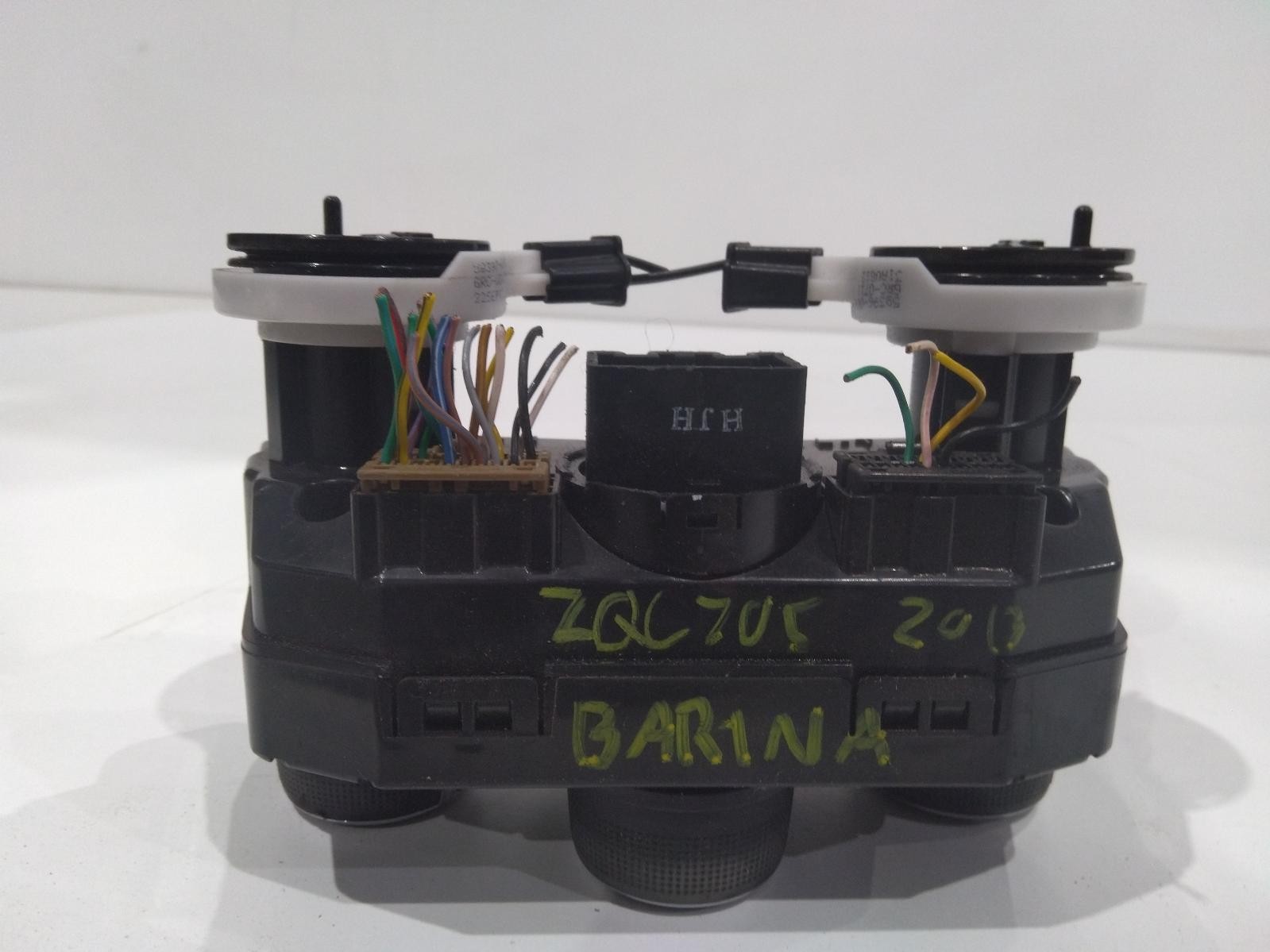 HOLDEN BARINA TM 09/2011-12/2018 HEATER/AC CONTROLS HEATED SEATS TYPE 95332696 - Image 4