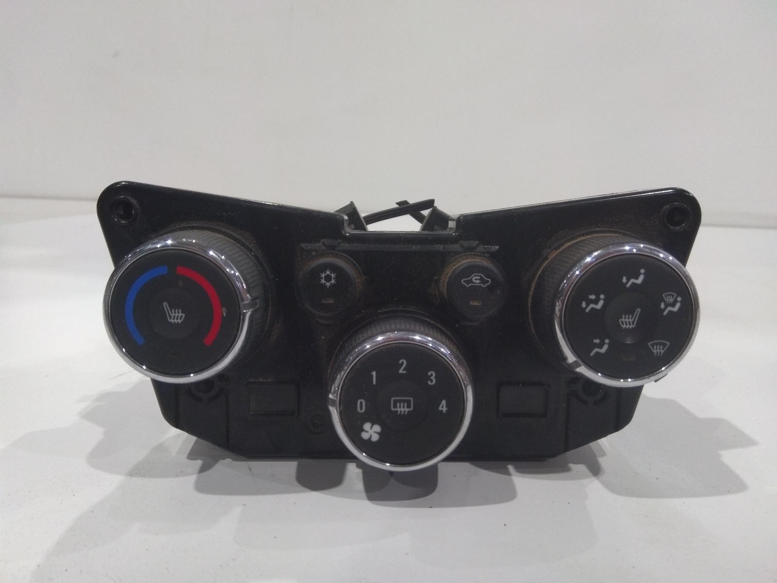 HOLDEN BARINA TM 09/2011-12/2018 HEATER/AC CONTROLS HEATED SEATS TYPE 95332696