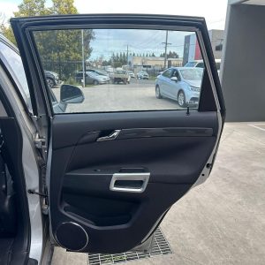 HOLDEN CAPTIVA 5 CG 01/2011-06/2018 RIGHT REAR INNER DOOR HANDLE 4TH VIN D