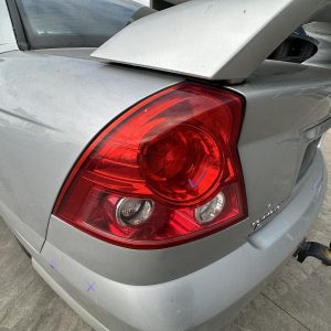 HOLDEN COMMODORE VZ 08/2004-06/2006 LEFT TAILLIGHT S/SV6 SEDAN P/N 92122171