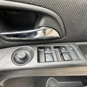 HOLDEN CRUZE JH 03/2011-01/2017 RIGHT FRONT MASTER SWITCH 13310204