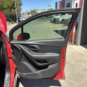 HOLDEN TRAX TJ SERIE 08/2013-12/2020 RIGHT FRONT DOOR TRIM CLOTH