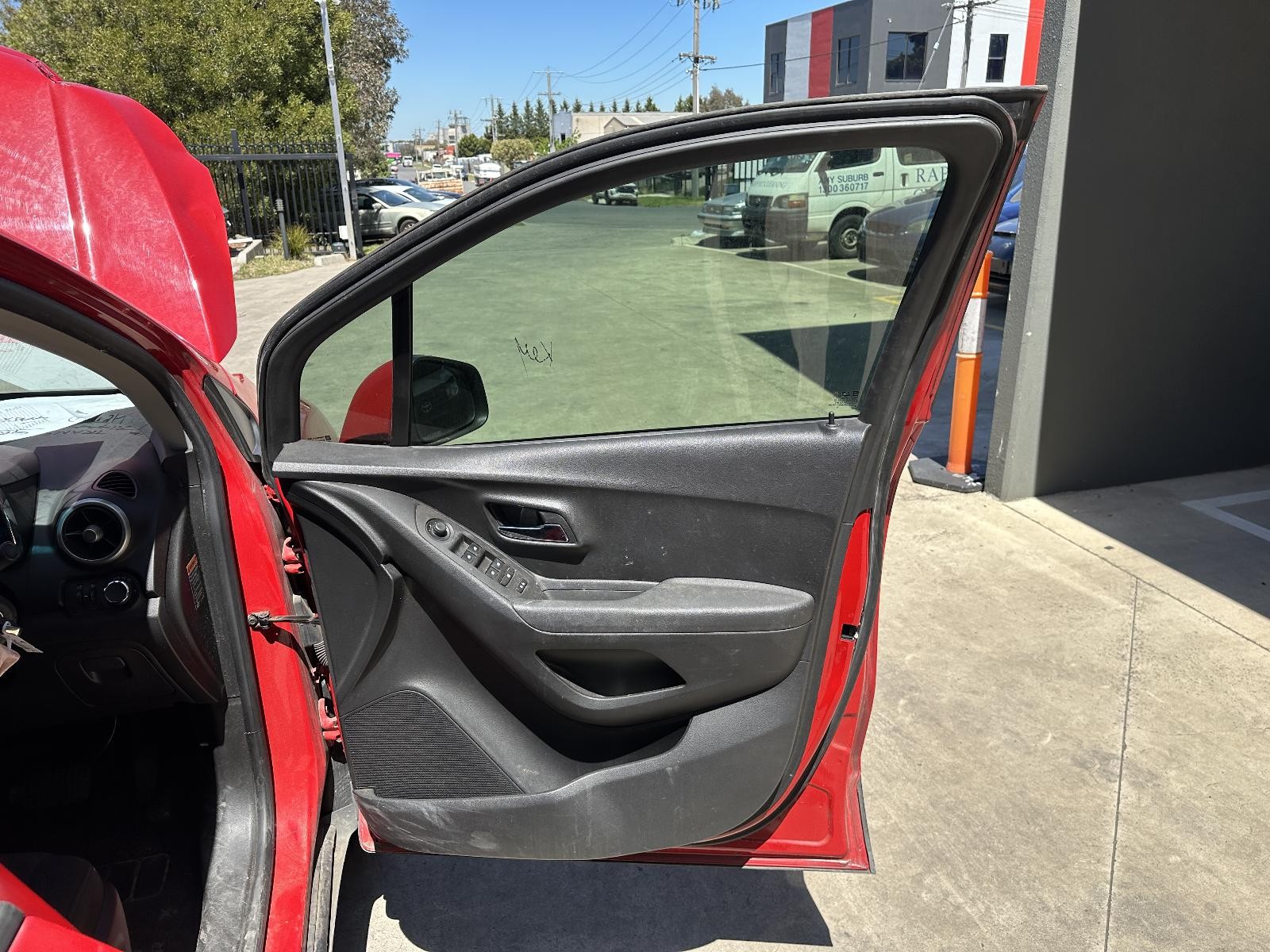 HOLDEN TRAX TJ SERIE 08/2013-12/2020 RIGHT FRONT DOOR TRIM CLOTH