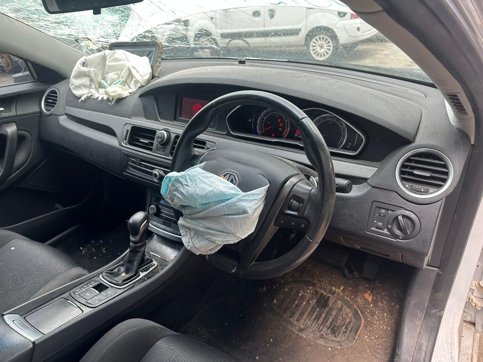 MG MG6 IP2X 04/2013-10/2019 RIGHT FRONT DOOR TRIM - Image 6