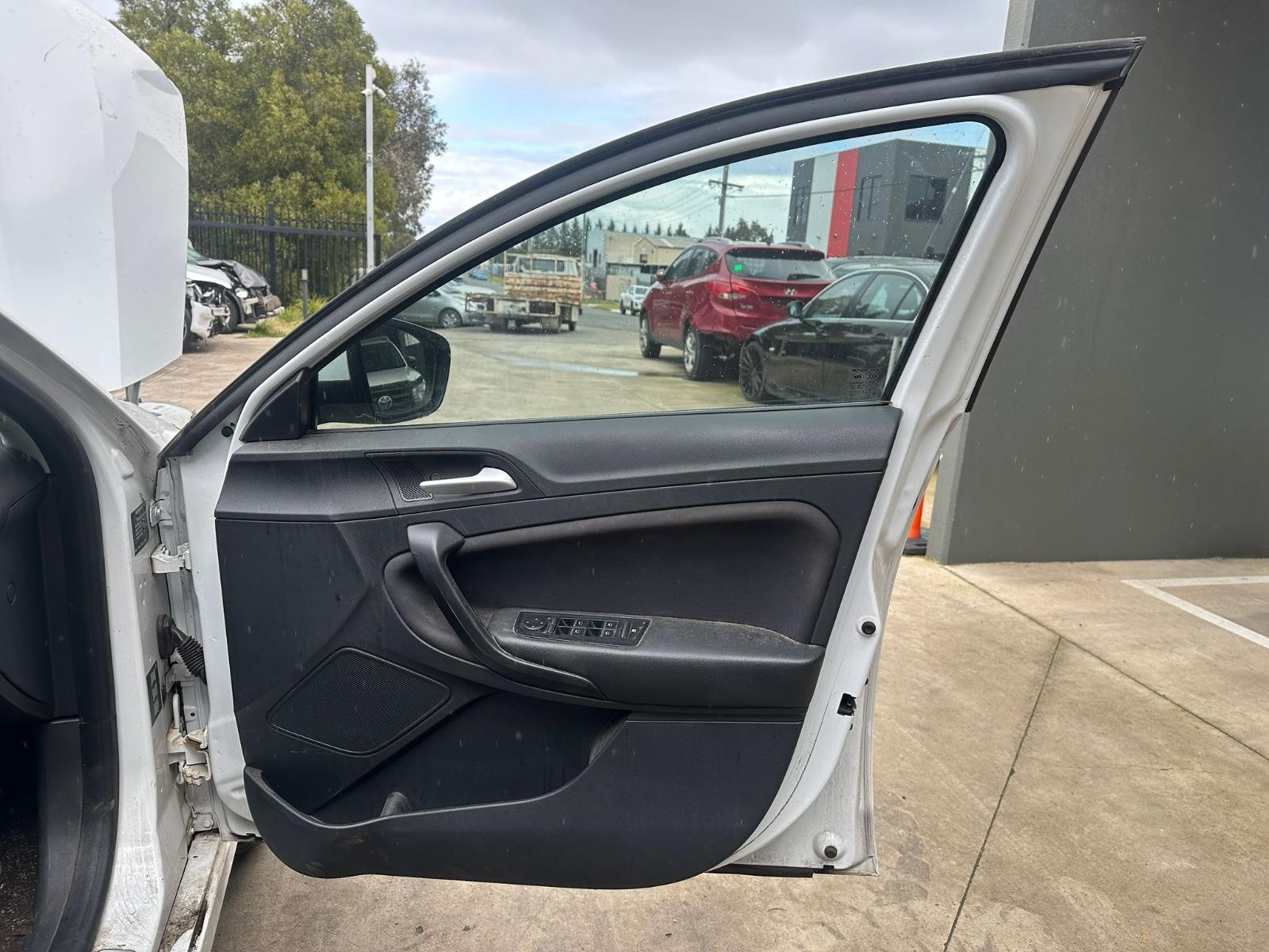MG MG6 IP2X 04/2013-10/2019 RIGHT FRONT DOOR TRIM