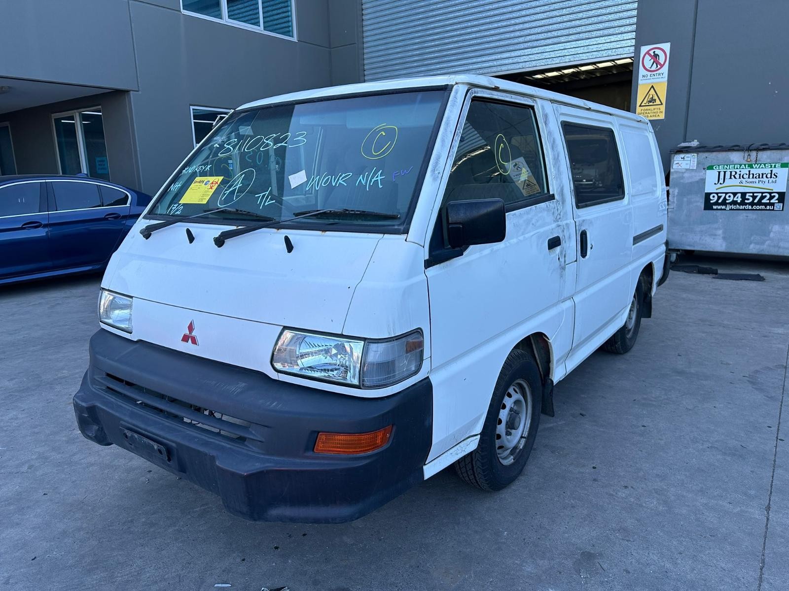 MITSUBISHI L300 SK-SJ 09/1994-12/2013 LEFT FRONT DOOR TRIM MANUAL - Image 4