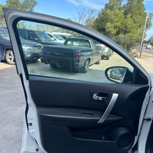 NISSAN DUALIS J10 10/2007-05/2014 LEFT FRONT DOOR TRIM BLACK LEATHER