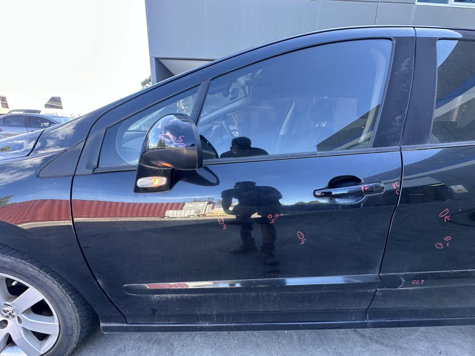 PEUGEOT 308 T7 09/2007-12/2013 LEFT FRONT DOOR WINDOW HATCHBACK