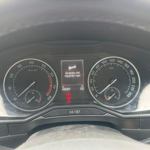 SKODA SUPERB NP 03/2016-04/2019 INSTRUMENT CLUSTER PETROL 432207KM 3V0920750A