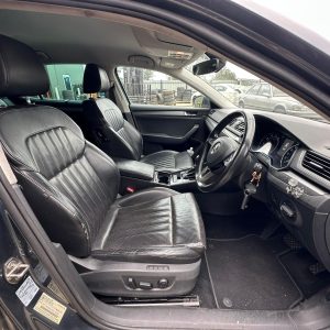 SKODA SUPERB NP 03/2016-06/2024 CONSOLE LID