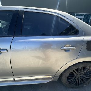 SUZUKI KIZASHI FR 12/2009-01/2017 LEFT REAR DOOR WINDOW GREEN TINT TYPE
