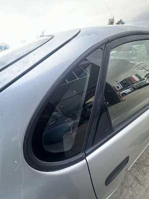 TOYOTA COROLLA AE112 10/1998-11/2001 RIGHT REAR SIDE GLASS 5DR HATCH