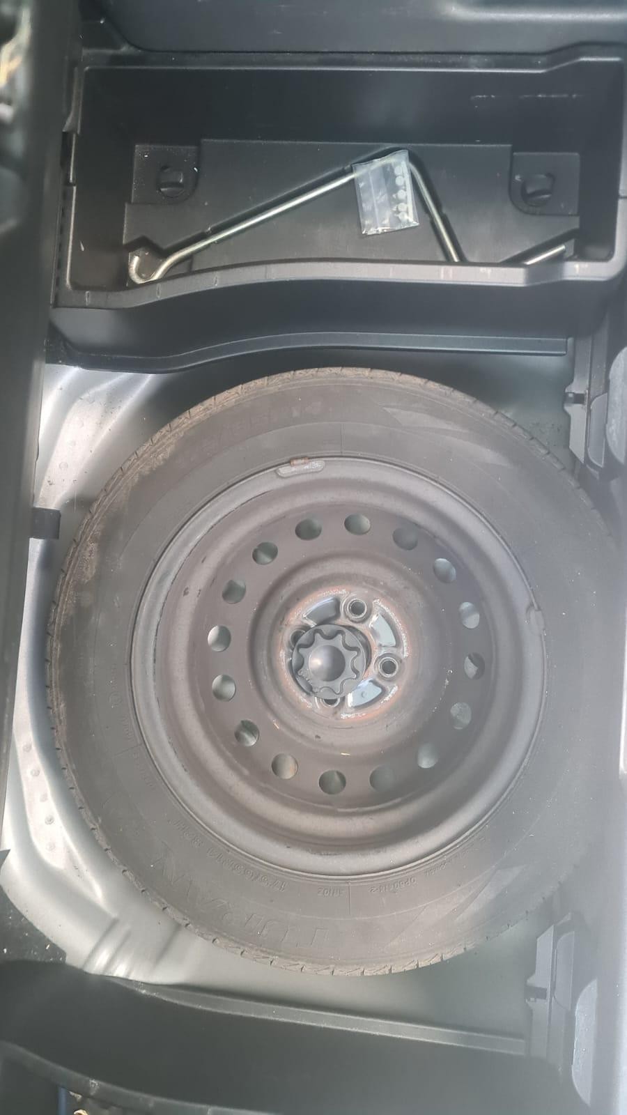 TOYOTA YARIS 10/2005-09/2008 JACK/TOOL KIT