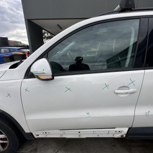 VOLKSWAGEN TIGUAN 5N 05/2008-08/2016 LEFT FRONT DOOR WINDOW