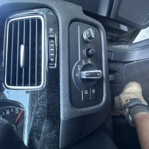 VOLKSWAGEN TOUAREG 7P 12/2010-04/2018 HEADLAMP SWITCH NON HEIGHT ADJUSTMENT TYPE