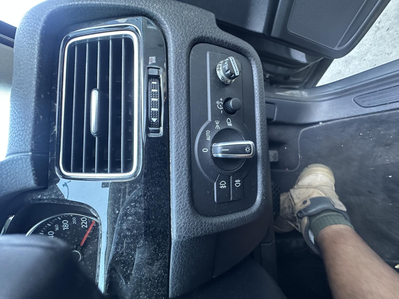 VOLKSWAGEN TOUAREG 7P 12/2010-04/2018 HEADLAMP SWITCH NON HEIGHT ADJUSTMENT TYPE