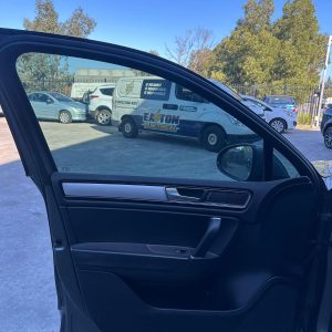 VOLKSWAGEN TOUAREG 7P 12/2010-04/2018 LEFT FRONT DOOR TRIM LEATHER GREY