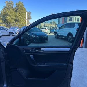 VOLKSWAGEN TOUAREG 7P 12/2010-04/2018 RIGHT FRONT DOOR TRIM LEATHER GREY