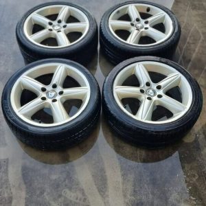 FOR SALE 4 X VT GENUINE HSV GTS ALLOY RIMS & TYRES 235/40z/r18
