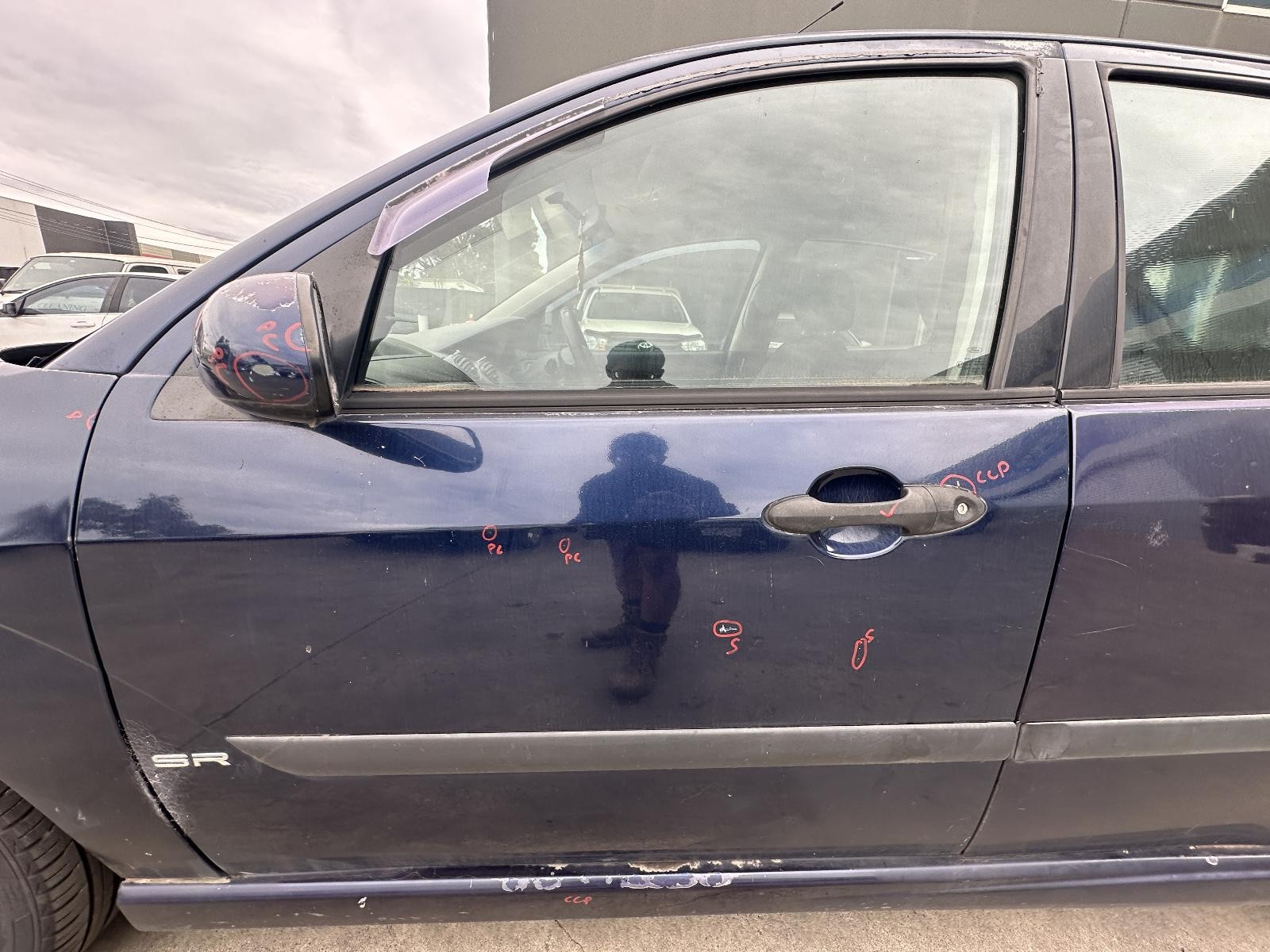 FORD FOCUS LR 01/2001-06/2005 LEFT FRONT DOOR SHELL HATCHBACK