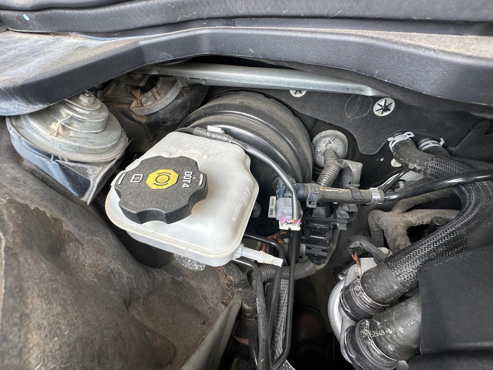 HOLDEN COMMODORE VE-VF 08/2006-05/2013 OVERFLOW BOTTLE
