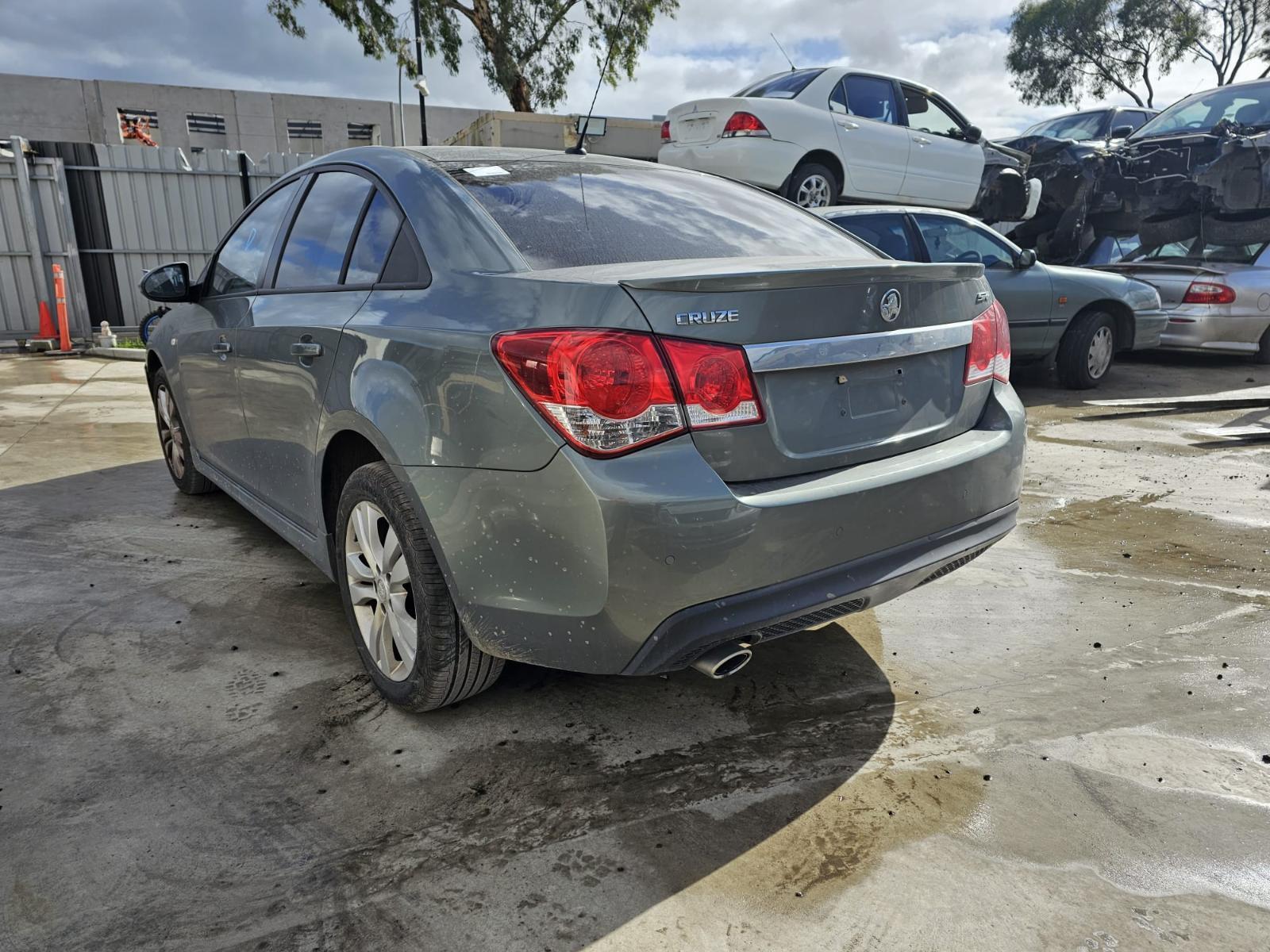 HOLDEN CRUZE JH 03/201101/2017 LOCK MECHANISM RIGHT FRONT DOOR W