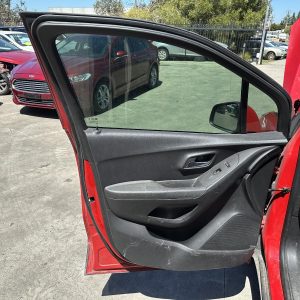 HOLDEN TRAX TJ SERIE 08/2013-12/2020 LEFT FRONT DOOR TRIM CLOTH