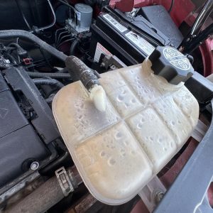 HOLDEN TRAX TJ SERIE 08/2013-12/2020 OVERFLOW BOTTLE