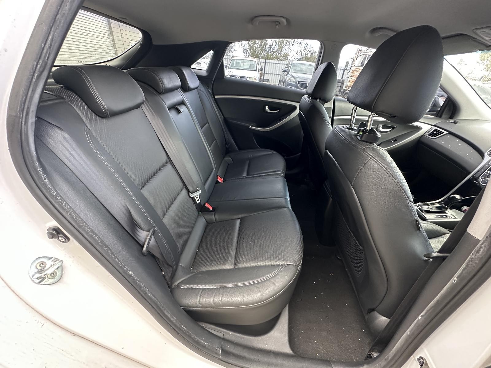 HYUNDAI I30 GD 03/2012-03/2015 LEFT REAR DOOR TRIM LEATHER 5DR HATCH - Image 9