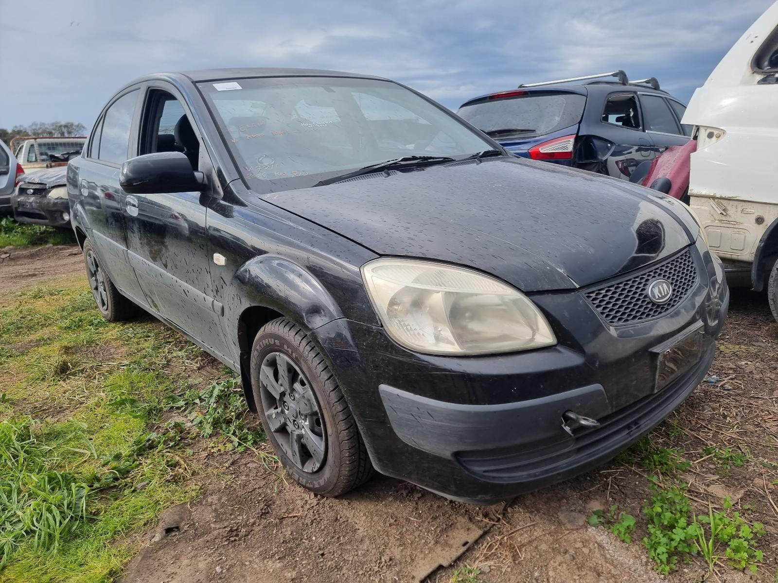 KIA RIO JB 08/2005-07/2011 LEFT FRONT SEAT - Image 3
