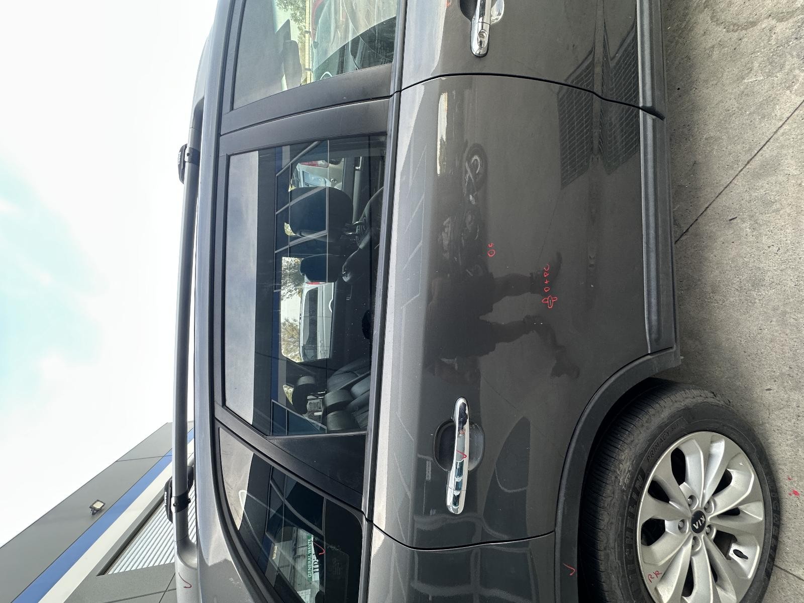 KIA SORENTO XM 10/2009-12/2014 RIGHT REAR DOOR WINDOW