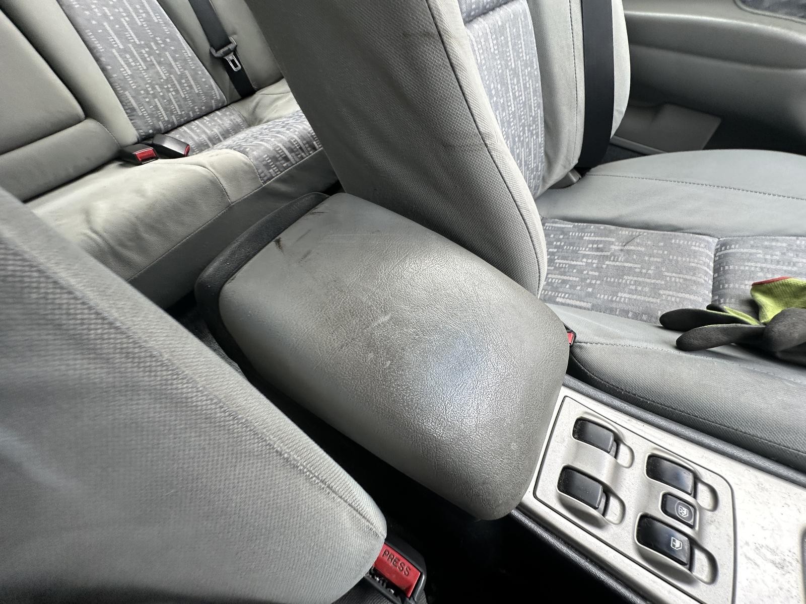 MITSUBISHI MAGNA TL 06/2003-08/2005 CONSOLE LID