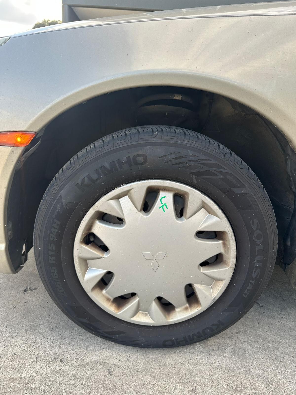 MITSUBISHI MAGNA TL-TW 06/2003-08/2005 LEFT REAR WHEEL COVER/HUB CAP