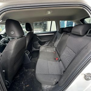 SKODA OCTAVIA NE 09/2013-09/2020 CENTRE REAR SEAT BELT STALK ONLY