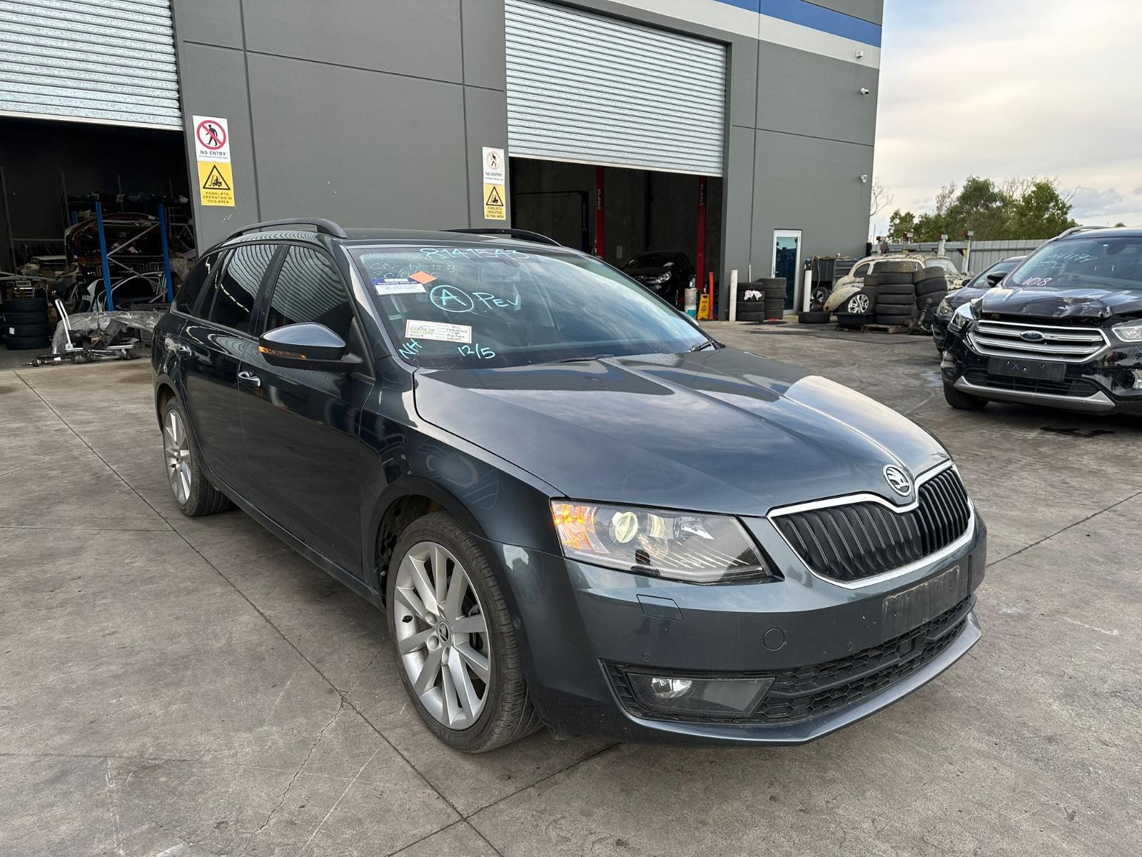SKODA OCTAVIA NE 09/2013-09/2020 LEFT TAILLIGHT LED TYPE WAGON P/N 5E9945111A - Image 3
